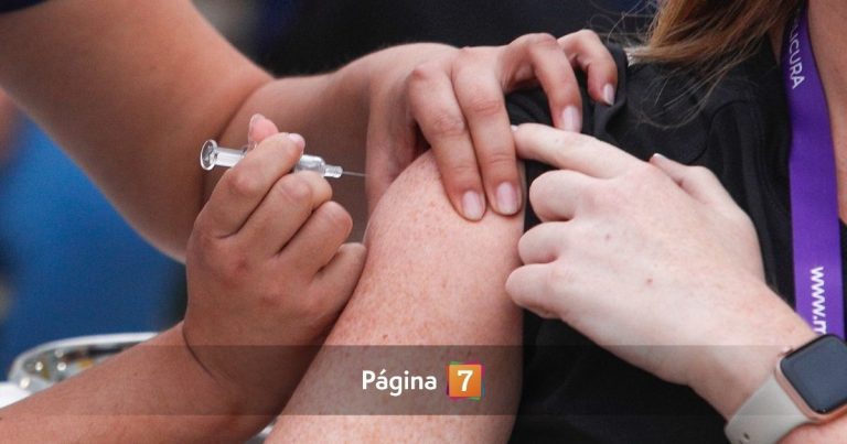 Sueldos de hasta $820 mil: buscan enfermeras y TENS para vacunar contra la influenza en empresas