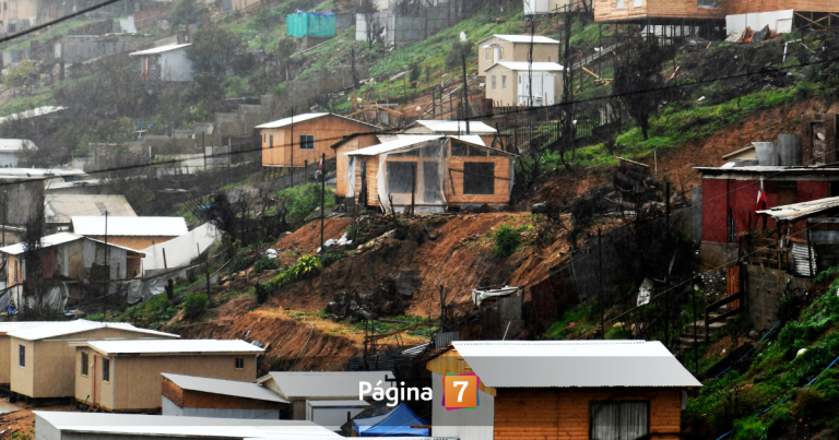 Vecina de Penco alertó graves filtraciones en casa de emergencia: 