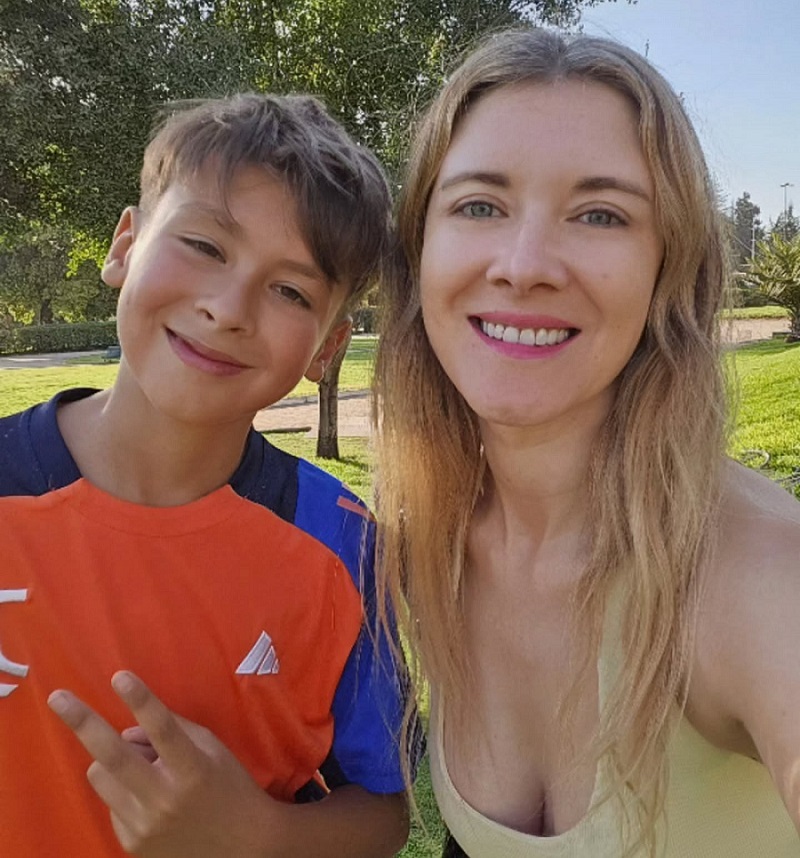 Carla Jara y su hijo Mariano 