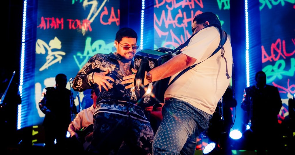 Grupo Firme en el Movistar Arena