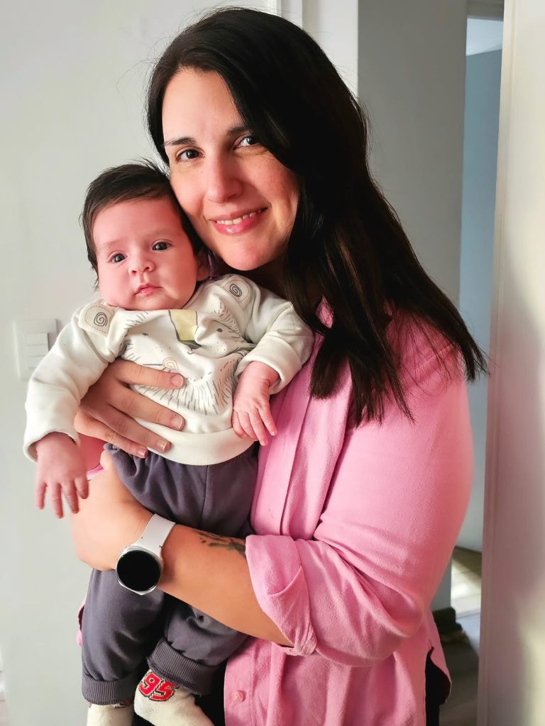 Periodista de TVN anunció con dulces fotografías que se convirtió en madre: "