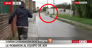 Periodista sufrió insólito robo de sus pertenencias durante despacho: terminó persiguiendo a ladrón