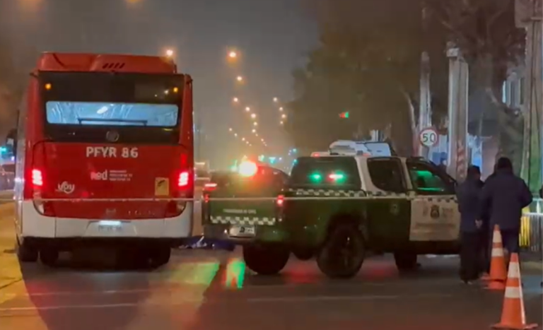Adulta mayor muere atropellada por bus RED en Estación Central: conductora quedó detenida