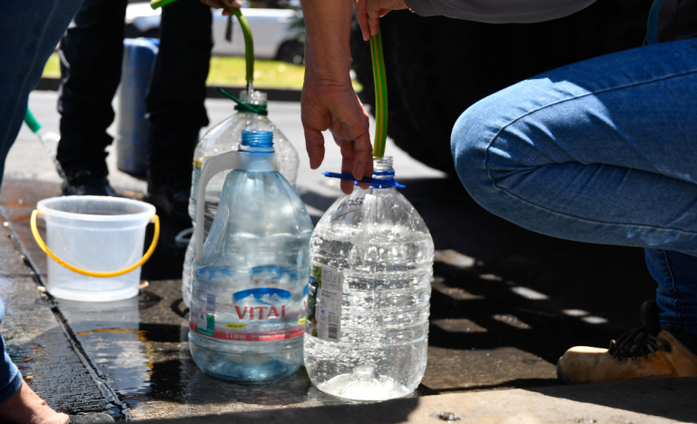 Anuncian megacorte de agua de 36 horas en 8 comunas de la RM: ¿qué sectores afectará?
