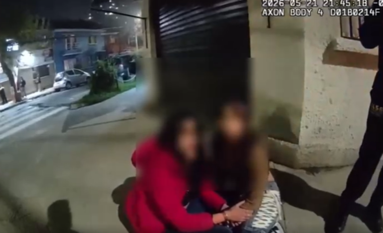 Captan desesperado intento de mamá de delincuente baleado en turbazo a casa de Aróstica