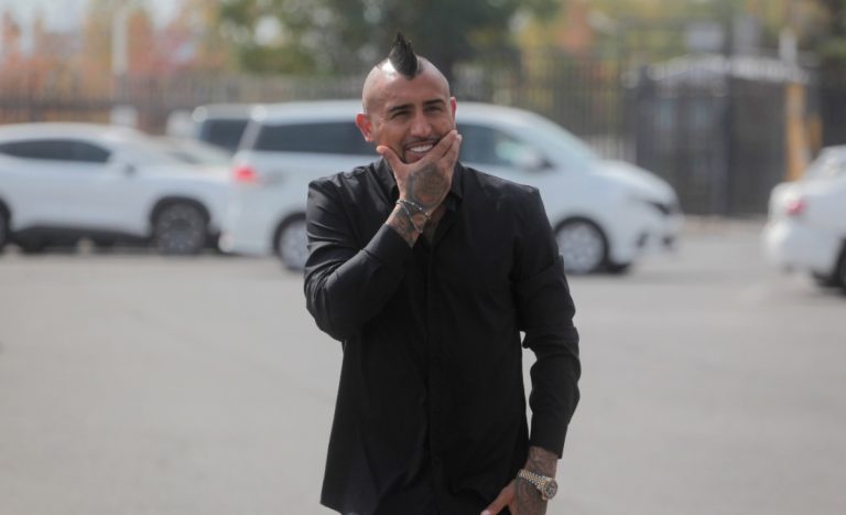 Arturo Vidal devuelve $15 millones restantes tras verse involucrado en robo a casa de cambios