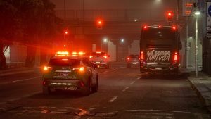 Bus de La Combo Tortuga protagonizó accidente en el centro de Santiago: atropelló a ciclista