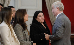 Encuesta Criteria: 72% está de acuerdo con cambio de gabinete y desaprobación de Kast baja del 50%
