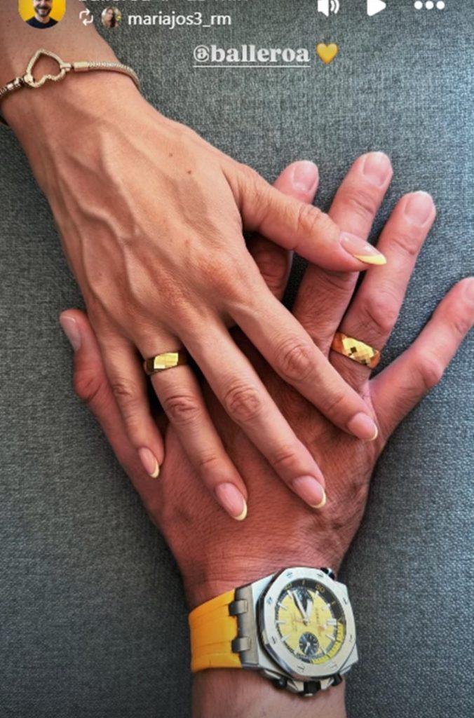 Foto de anillos de María José Reyes y Álvaro Ballero