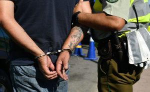 Detienen a padre acusado de agredir a su bebé en Paine: fue detenido por Carabineros