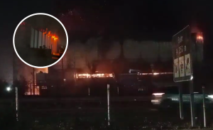 Alerta por gran incendio en frigorífico de Buin: fuego amenaza a viviendas aledañas
