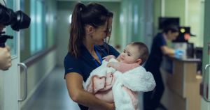 Salvando a Ema: nueva teleserie vertical de Mega rompió récord en su estreno y generó reacciones