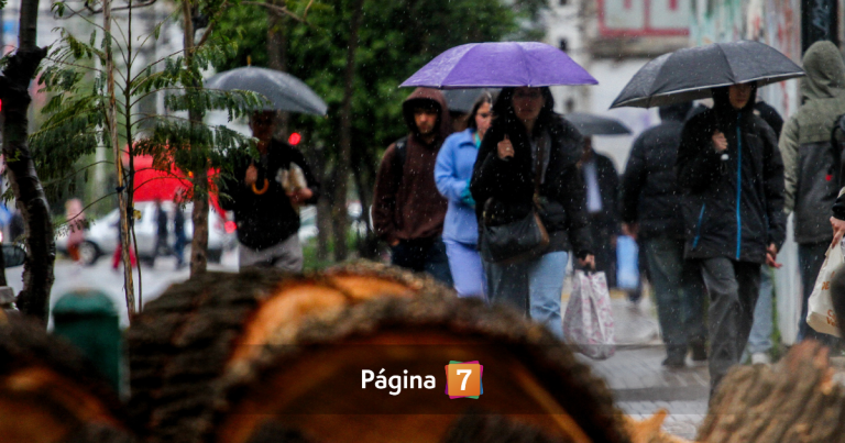 Sistema frontal impacta a la zona centro sur del país: suspenden clases y hay desbordes de ríos