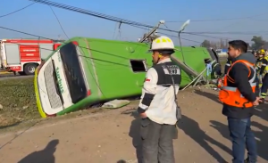 Tragedia en la Ruta 5 Sur: volcamiento de bus en Teno deja al menos dos fallecidos y varios heridos