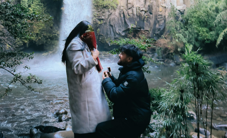 Desde cascada: así fue la romántica propuesta de matrimonio de Julianno Sosa con su novia influencer