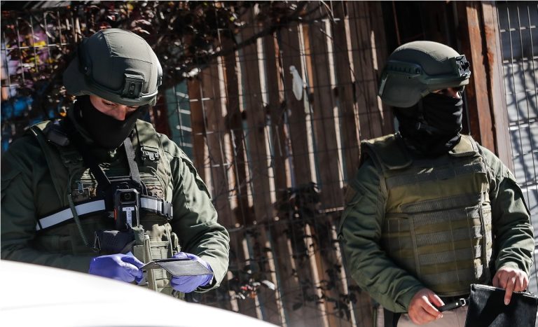 Al menos 3 detenidos tras allanamiento en San Bernardo: indagan posible vínculo con muerte de niño