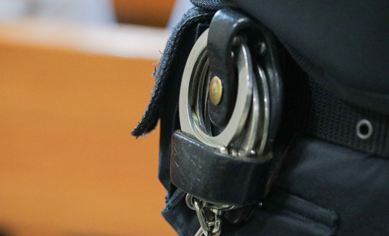 Condenan a 7 años de cárcel a exdocente de la UBB por abuso sexual y estupro reiterado contra menor