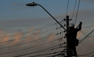 Revisa las comunas de la RM que tendrán cortes de luz hoy: servicio suspendido hasta por 8 horas