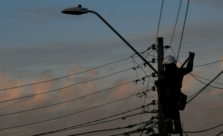 Revisa las comunas de la RM que tendrán cortes de luz hoy: servicio suspendido hasta por 8 horas