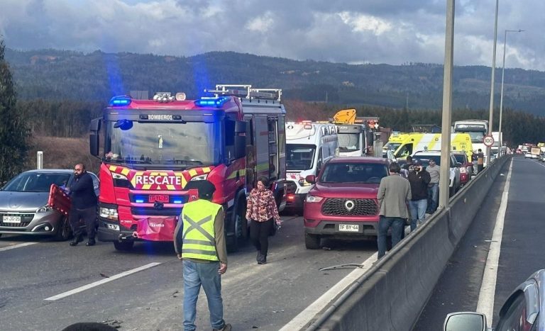 Funcionaria del SAMU de Coronel falleció tras colisión múltiple: ambulancia quedó destruida