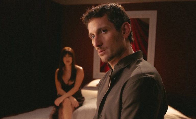'Un gran actor': Gabriel Urzúa sorprende como protagonista del nuevo videoclip de Karla Melo