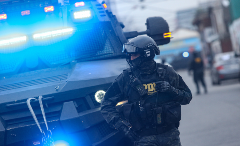 Masivo operativo policial terminó con más de 20 detenidos y armas incautadas en Lota y Coronel