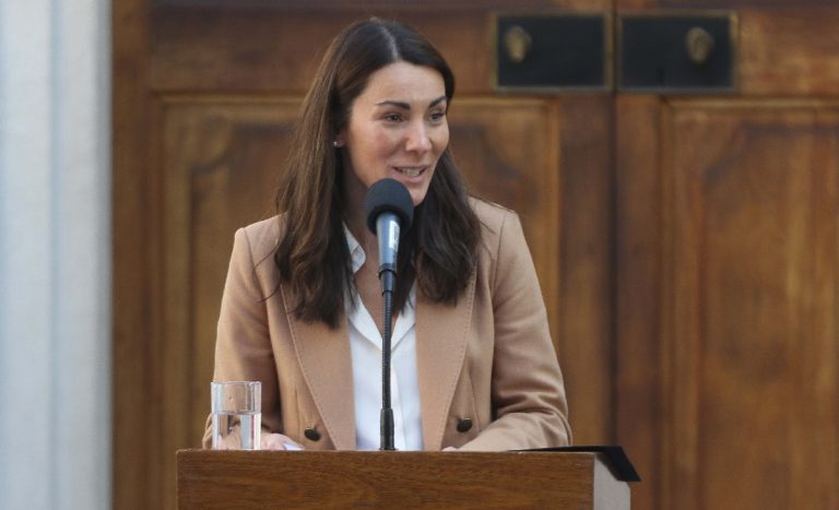 Ministra de Educación por 'vaciamiento' de cuentas a deudores del CAE: 