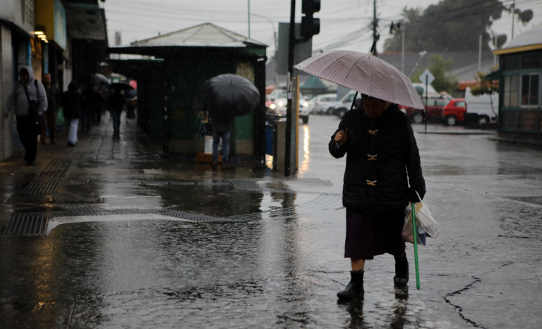 Vuelve la lluvia a Santiago: conoce qué día presentará precipitaciones esta semana