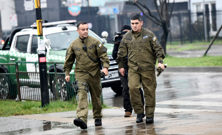 Desde un bono hasta un 100% del sueldo: los beneficios que propone el Gobierno para Carabineros