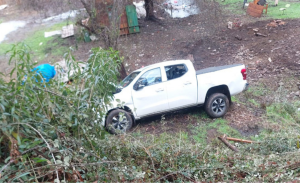 Preocupación por alcaldesa de El Monte tras volcamiento de camioneta durante monitoreo en terreno