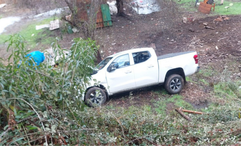 Preocupación por alcaldesa de El Monte tras volcamiento de camioneta durante monitoreo en terreno