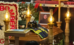 Familiares despiden a bombera de 20 años que murió en accidente en La Araucanía: carro se volcó