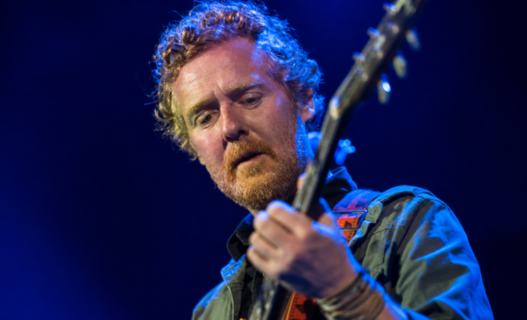 El cantante Glen Hansard falleció en un accidente en moto: conocido por ser vocalista en The Frames