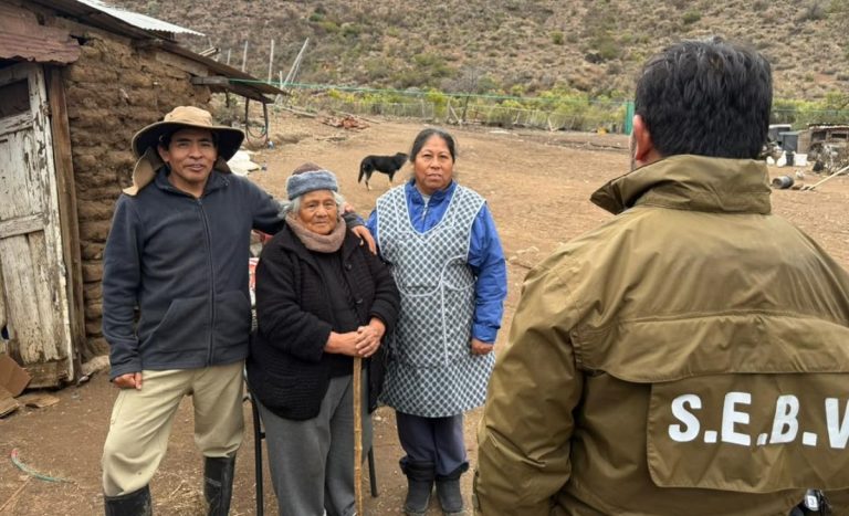 Carabineros caminó 7 horas para rescatar con vida a madre y sus dos hijos desaparecidos en Andacollo