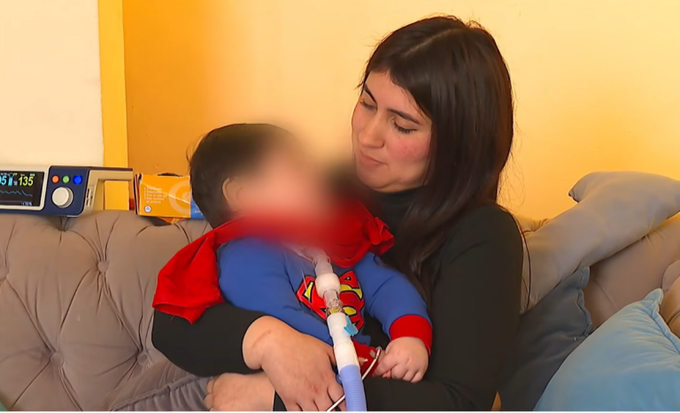 Madre denuncia negligencia en parto de gemelos en Coquimbo: hijo quedó con daño neurológico