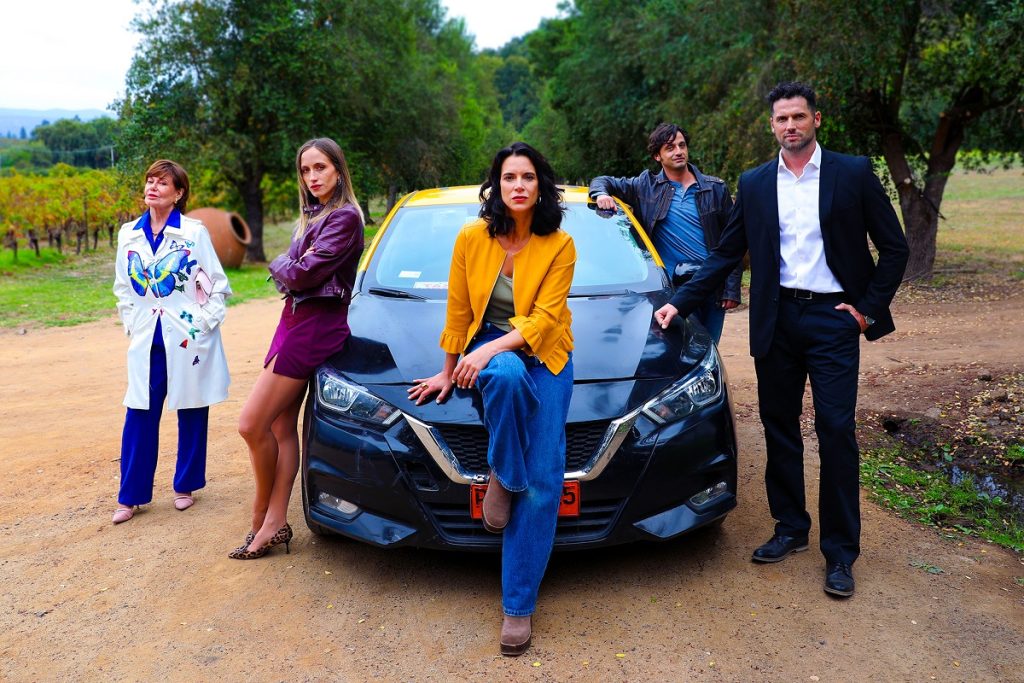 Canal 13 informó que María José Illanes será la protagonista de su nueva teleserie vertical, la cual lleva por nombre, Mira de quién te burlaste.