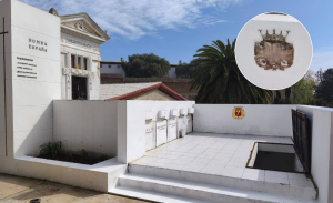 Roban escudo de bronce desde mausoleo de Bomberos en el Cementerio N°2 de Valparaíso