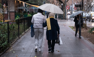 Sistema frontal con lluvias intensas y fuertes vientos: revisa las 8 regiones que están bajo alerta