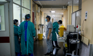 Tras activación de protocolo sanitario: muere hombre vietnamita internado por fiebre hemorrágica