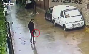 Con el arma en la mano: video muestra huida de sujeto acusado de balear a 2 carabineros en Lo Espejo