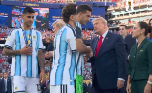 El viral gesto del Cuti Romero con Donald Trump