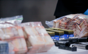 Caen 17 presuntos integrantes de organización criminal en Puente Alto tras masivo operativo policial