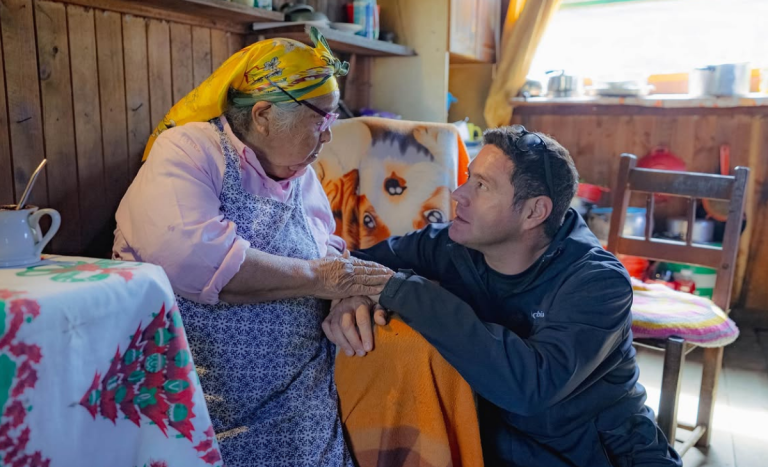 Pancho Saavedra anunció la partida de dos queridos rostros que aparecieron en Lugares que hablan