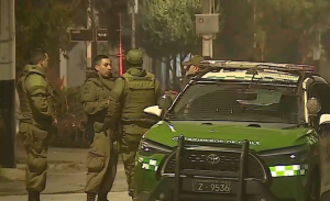 Carabinero resultó con fractura en ambas piernas tras atropello de camión robado