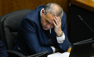Investigan a Fidel Espinoza por presunto caso de violencia intrafamiliar: senador reaccionó