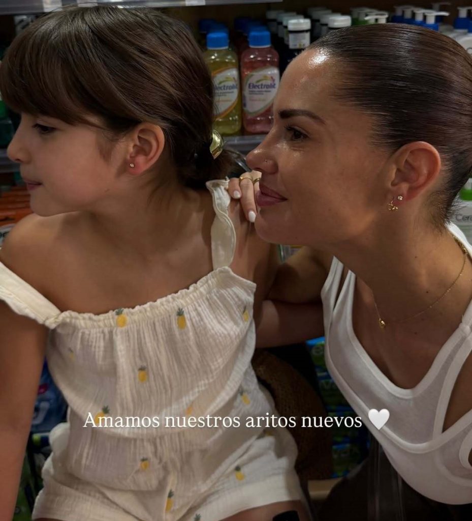 Gala Caldirola mostró cómo su hija Luz se puso sus primeros aritos