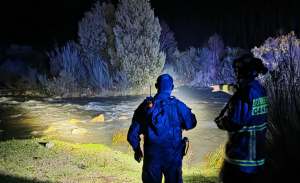 Hombre a caballo cayó en un río de Cañete