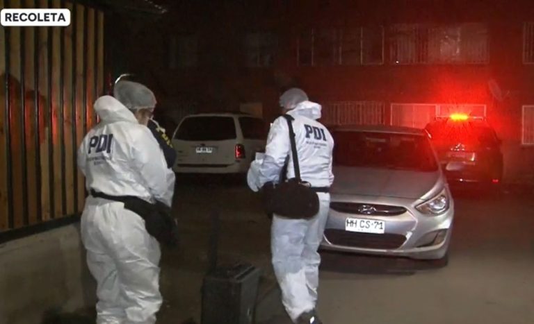 Investigan posible femicidio en Recoleta: mujer es hallada muerta con lesiones cortopunzantes