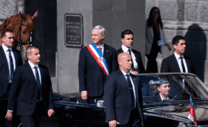 Con 24 años en servicio la mujer que condujo y escoltó al presidente Kast en su primer Te Deum