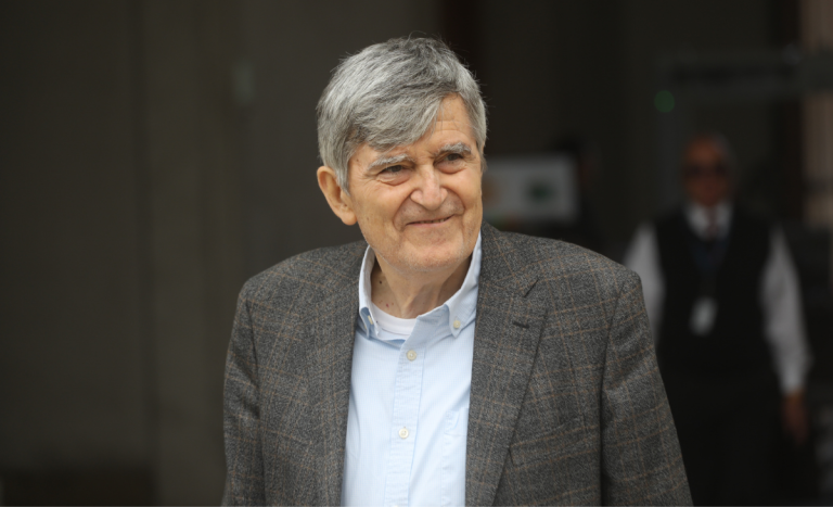 Preocupación por Camilo Escalona: histórico dirigente socialista se mantiene en coma inducido